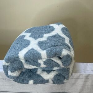 Berkshire Blue and White Throw Blanket